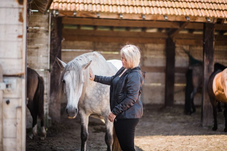 Kheiron | Equine Assisted Learning | Tine met Cartujano paard